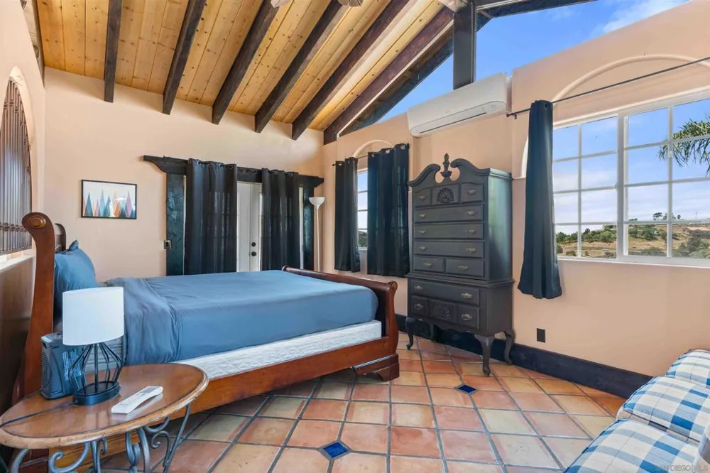 2369 Vern Dr Fallbrook, CA 92028