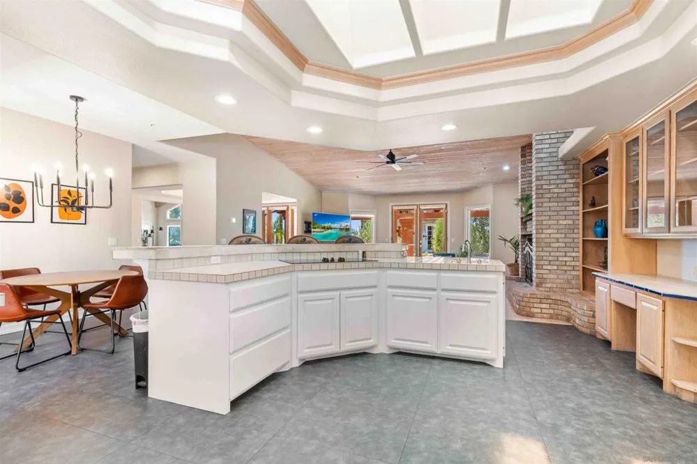 2369 Vern Dr Fallbrook, CA 92028