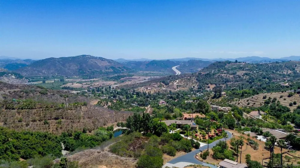 2369 Vern Dr Fallbrook, CA 92028