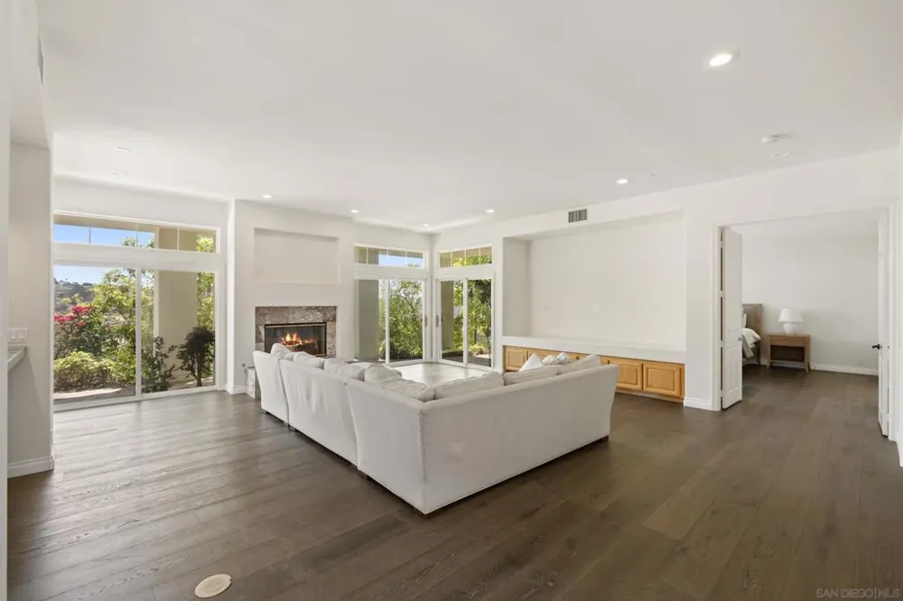 941 Avocado Pl Del Mar, CA 92014