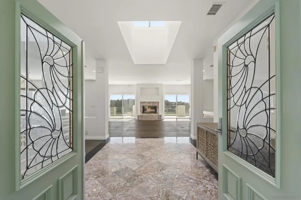941 Avocado Pl Del Mar, CA 92014