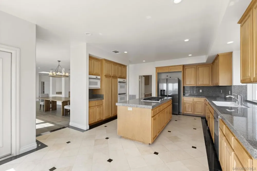 941 Avocado Pl Del Mar, CA 92014
