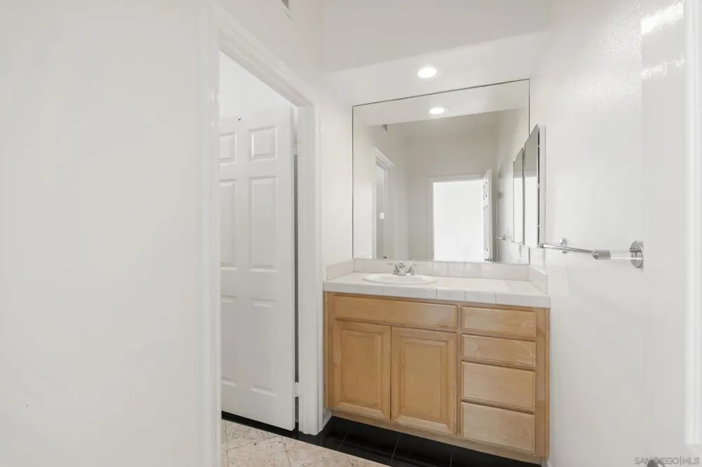 941 Avocado Pl Del Mar, CA 92014