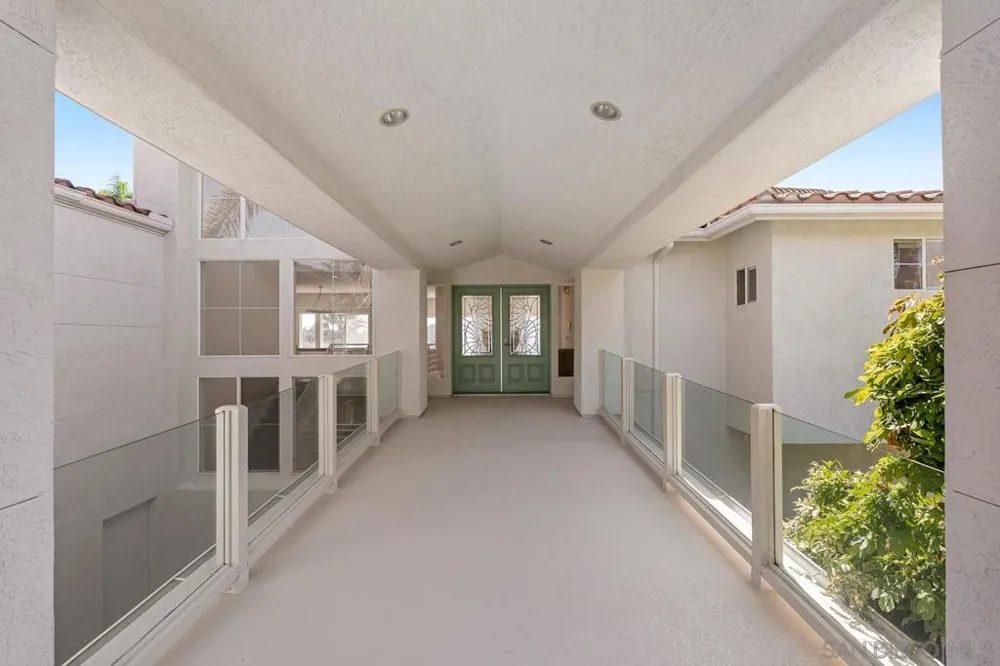 941 Avocado Pl Del Mar, CA 92014