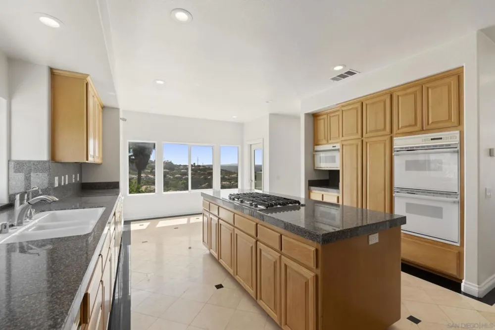 941 Avocado Pl Del Mar, CA 92014