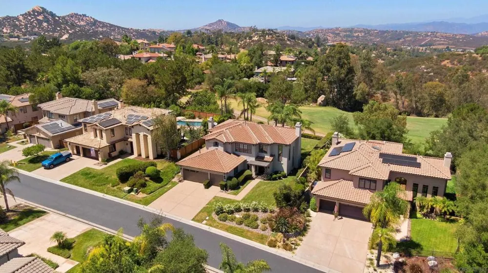 16527 Woodson Dr Ramona, CA 92065