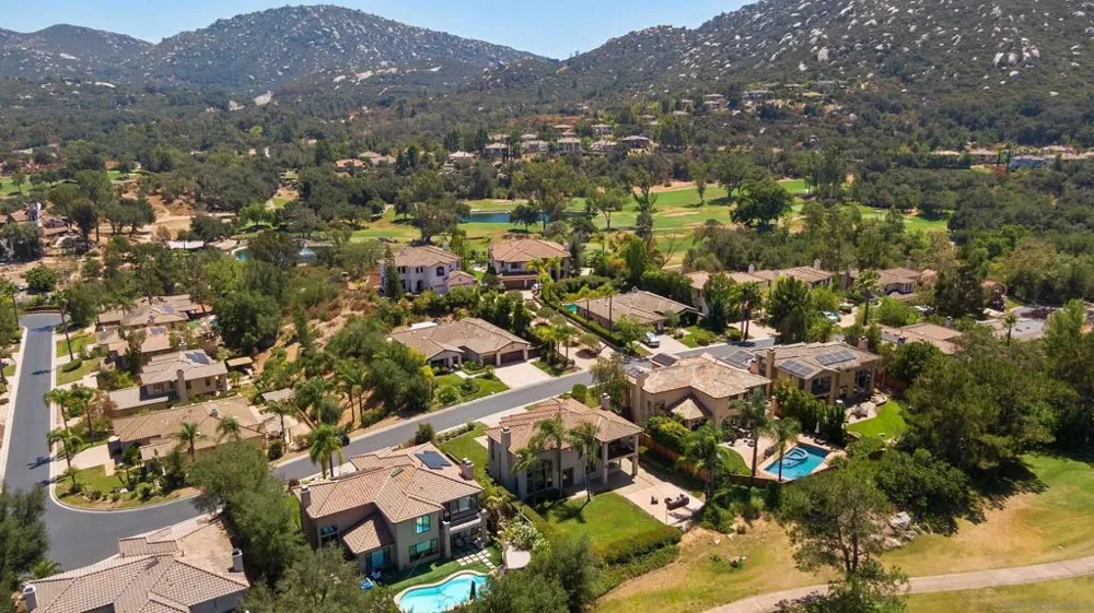 16527 Woodson Dr Ramona, CA 92065