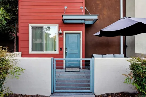 325 Royal #608