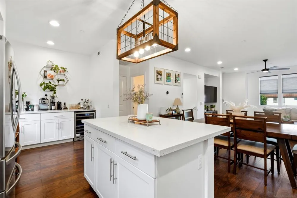 325 Royal Gln #608 Escondido, CA 92025