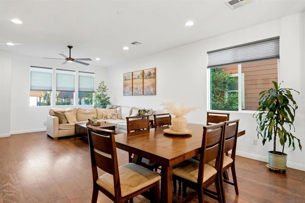 325 Royal Gln #608 Escondido, CA 92025
