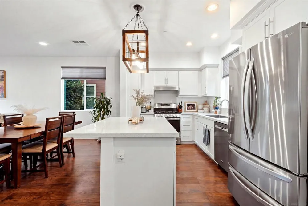325 Royal Gln #608 Escondido, CA 92025
