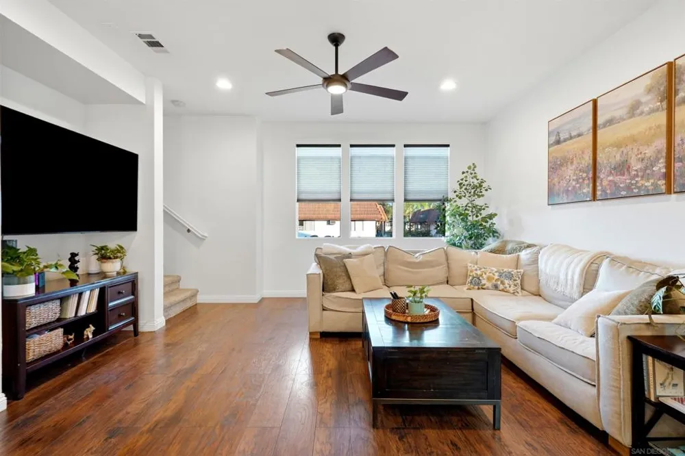 325 Royal Gln #608 Escondido, CA 92025