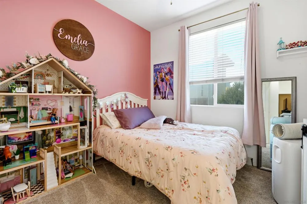 325 Royal Gln #608 Escondido, CA 92025