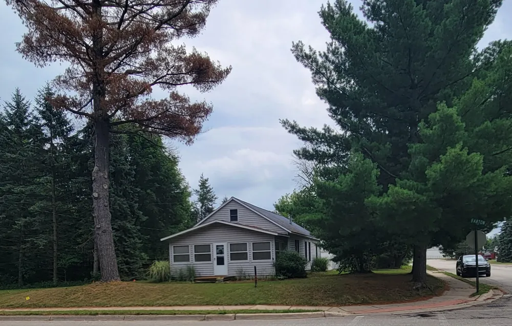 8 E Barton Street Newaygo, MI 49337