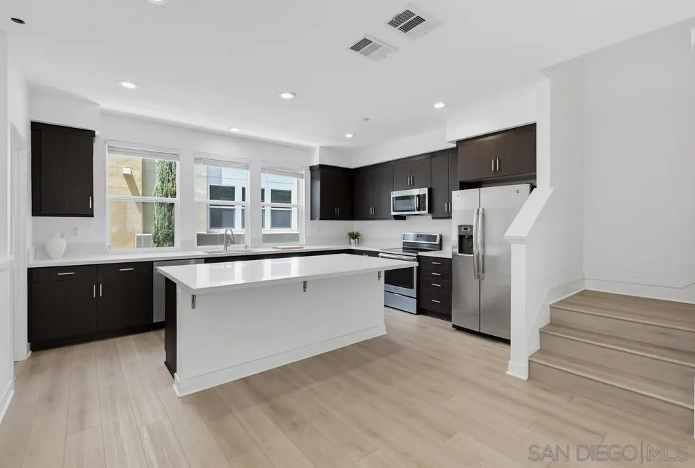 745 Shoreline Rd Chula Vista, CA 91910