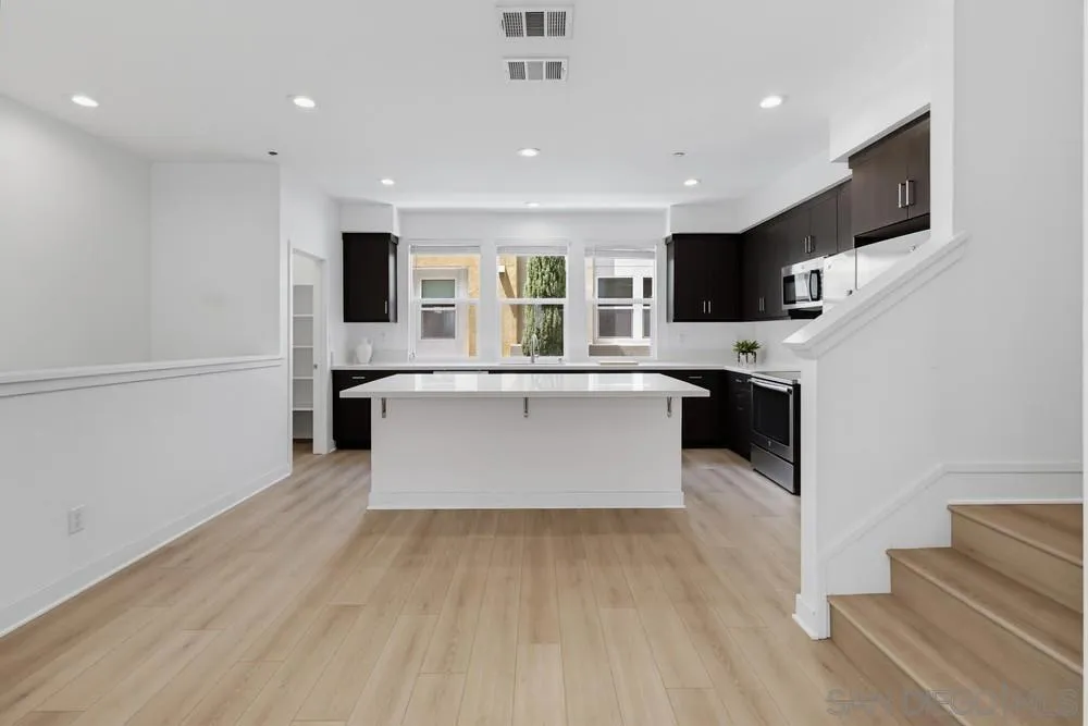 745 Shoreline Rd Chula Vista, CA 91910