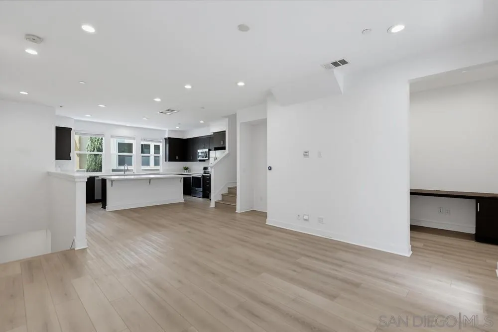 745 Shoreline Rd Chula Vista, CA 91910