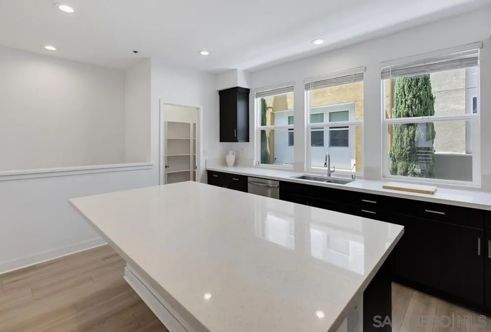 745 Shoreline Rd Chula Vista, CA 91910