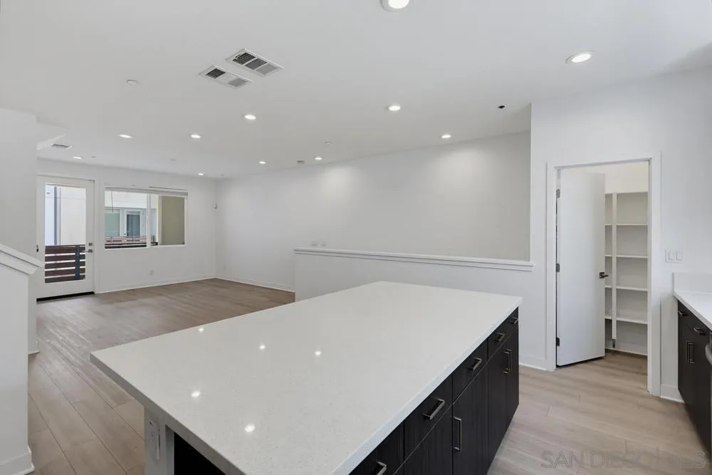 745 Shoreline Rd Chula Vista, CA 91910