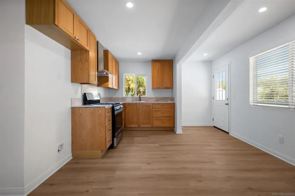 1927 Victory Vista, CA 92084