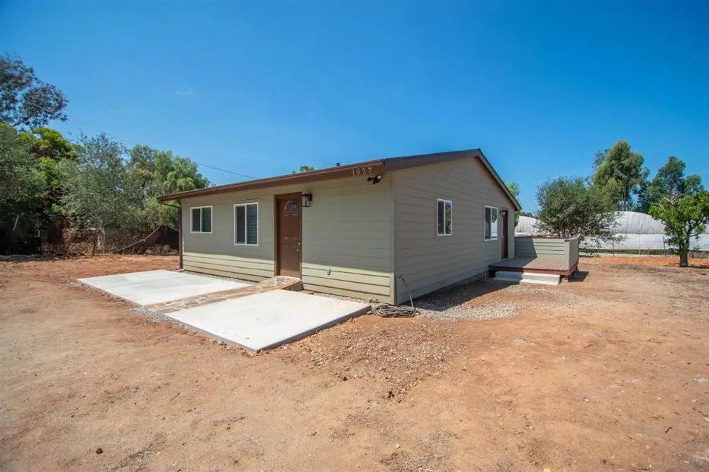 1927 Victory Vista, CA 92084
