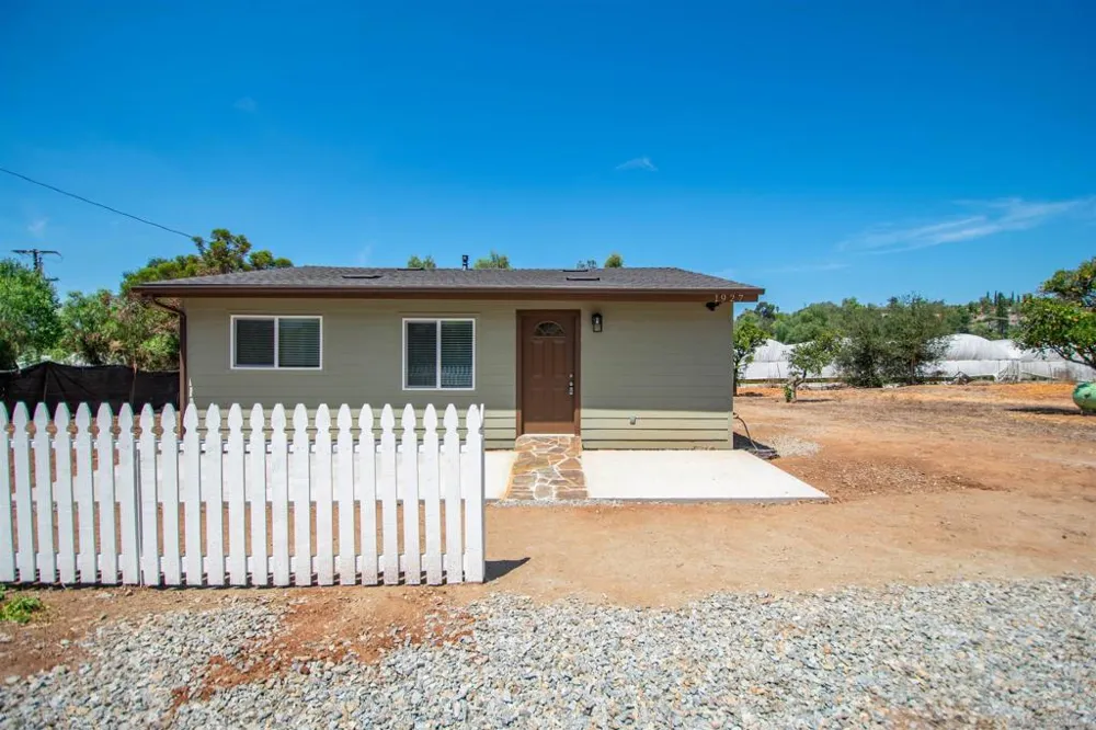 1927 Victory Vista, CA 92084