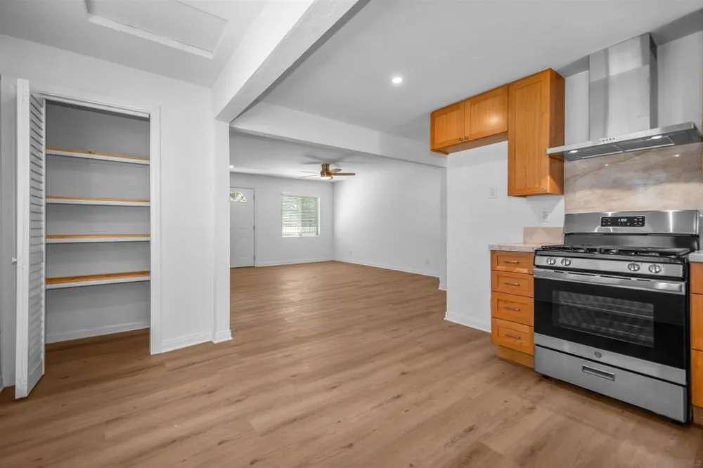 1927 Victory Vista, CA 92084