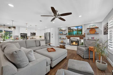 2520 Windmill View