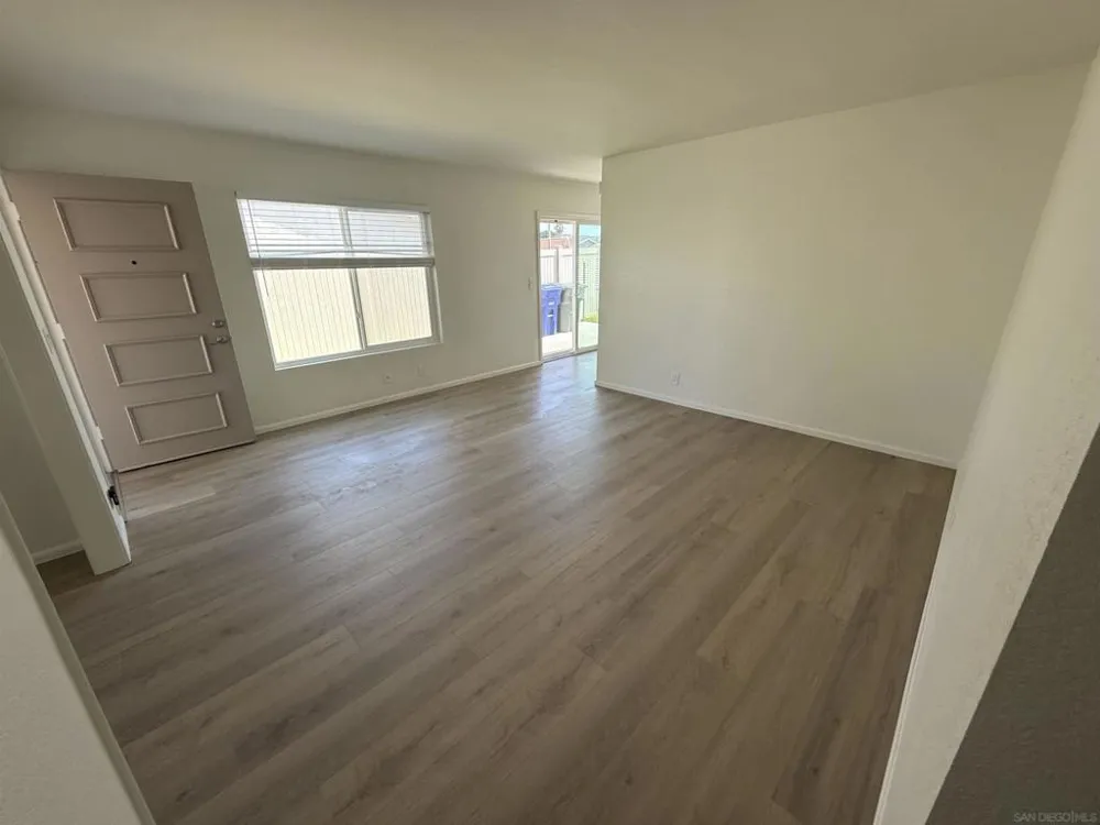 10955 Via Abaca San Diego, CA 92126