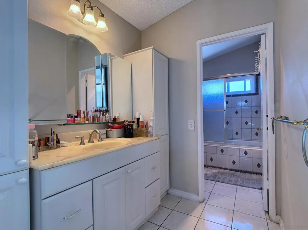 10295 Moorpark Spring Valley, CA 91978