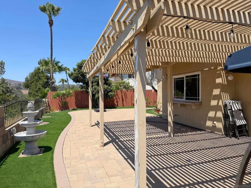 10295 Moorpark Spring Valley, CA 91978