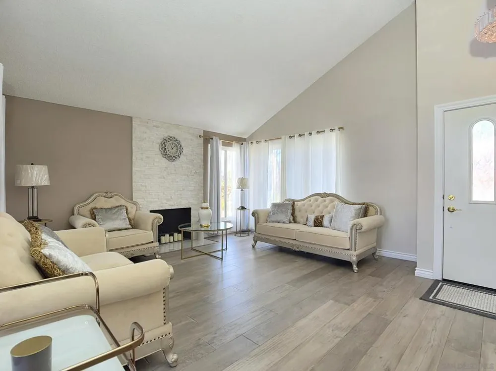 10295 Moorpark Spring Valley, CA 91978