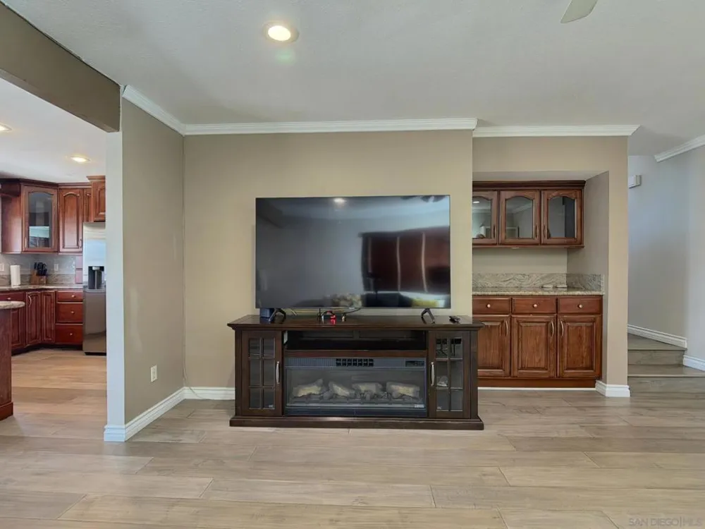 10295 Moorpark Spring Valley, CA 91978