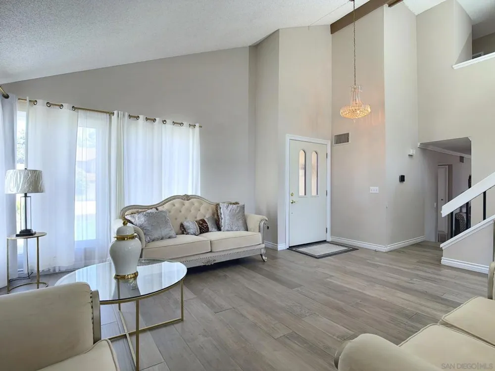 10295 Moorpark Spring Valley, CA 91978