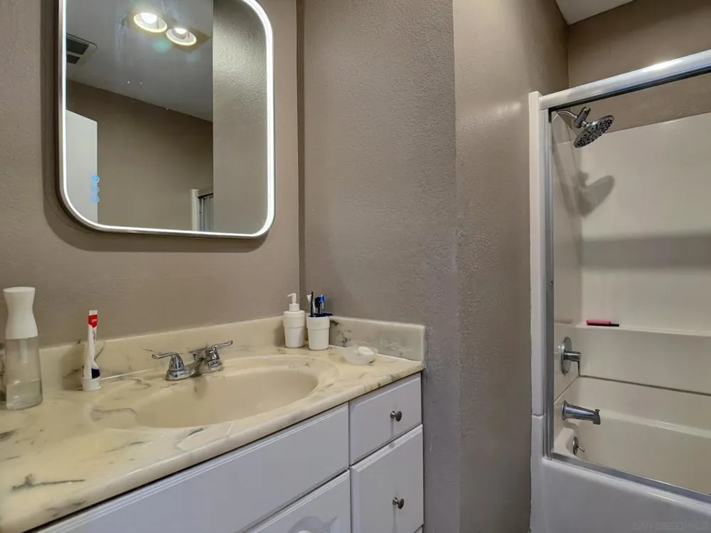 10295 Moorpark Spring Valley, CA 91978