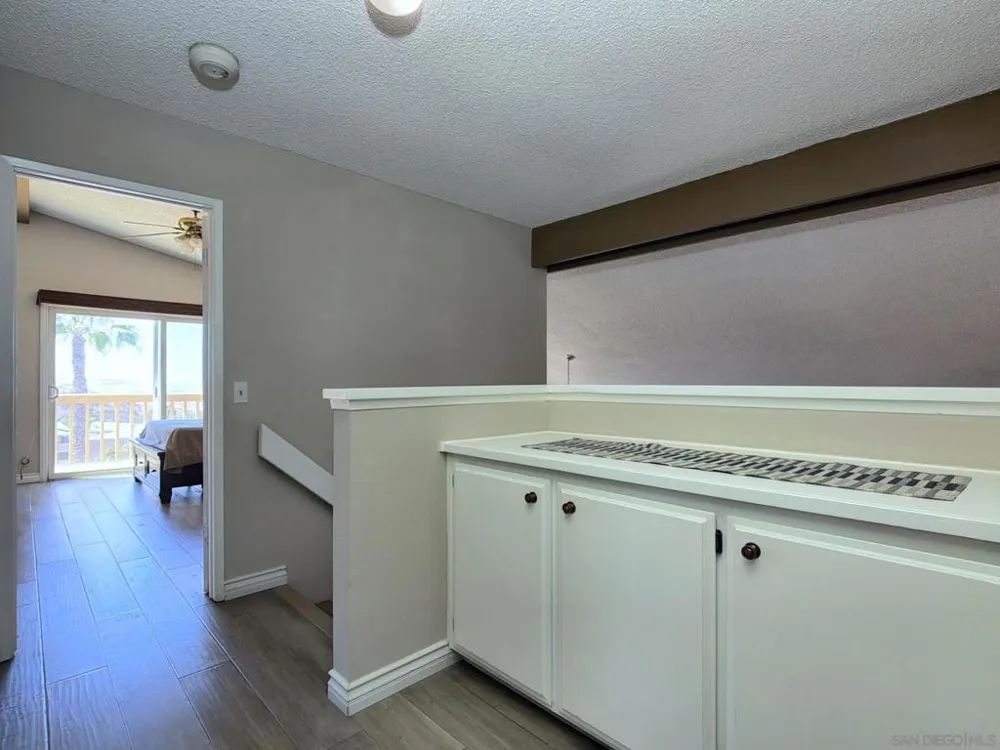10295 Moorpark Spring Valley, CA 91978