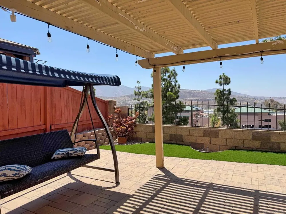 10295 Moorpark Spring Valley, CA 91978