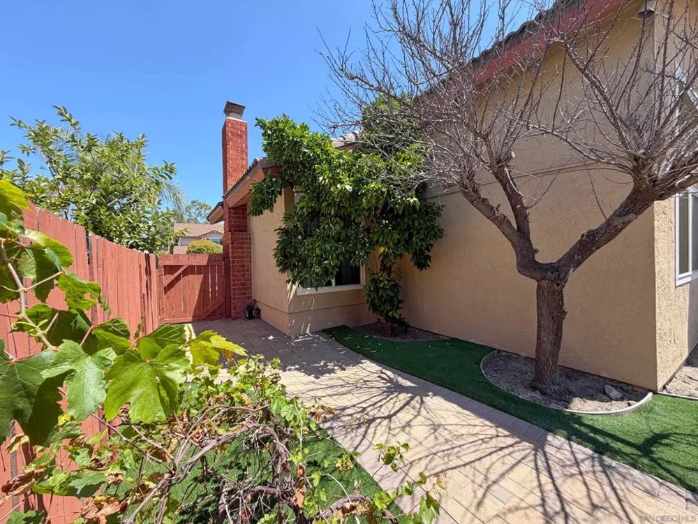 10295 Moorpark Spring Valley, CA 91978