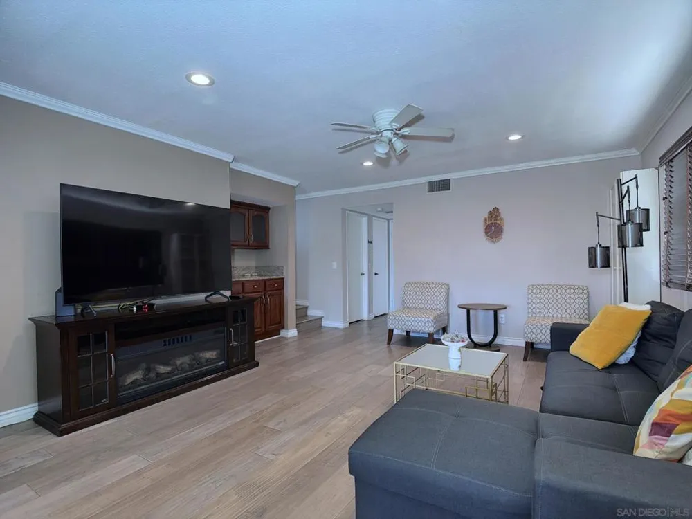 10295 Moorpark Spring Valley, CA 91978