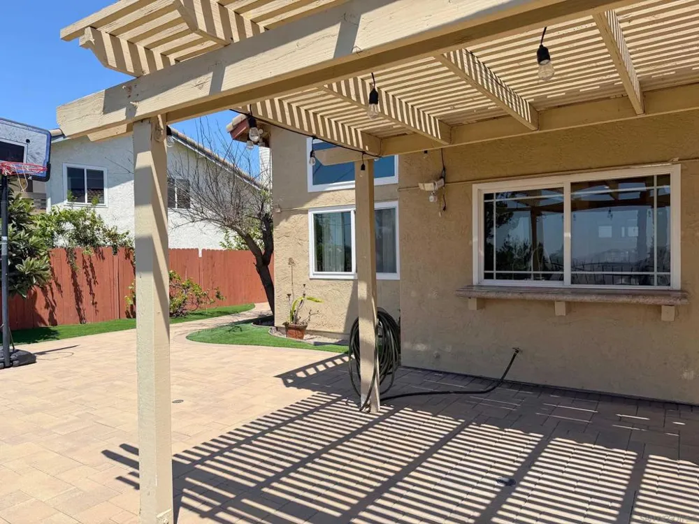 10295 Moorpark Spring Valley, CA 91978