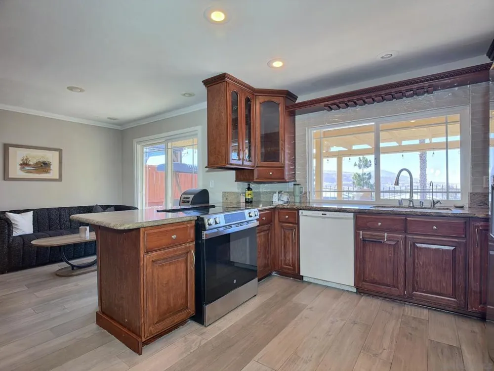 10295 Moorpark Spring Valley, CA 91978