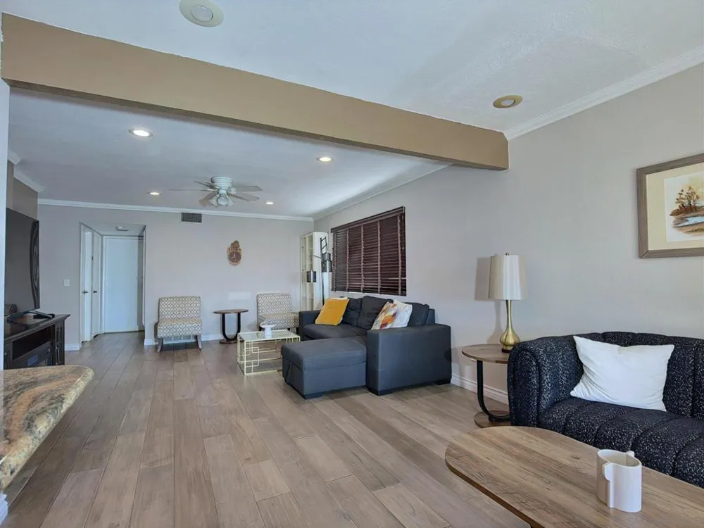 10295 Moorpark Spring Valley, CA 91978