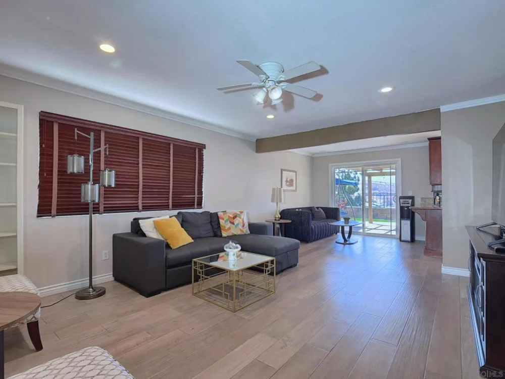 10295 Moorpark Spring Valley, CA 91978