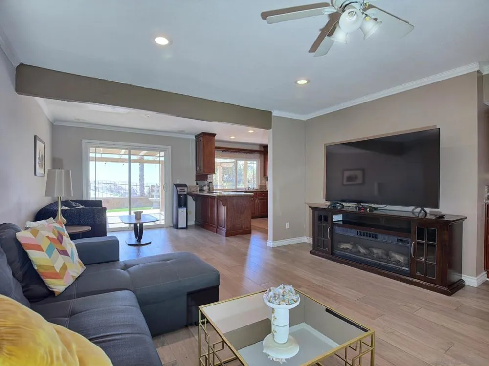 10295 Moorpark Spring Valley, CA 91978