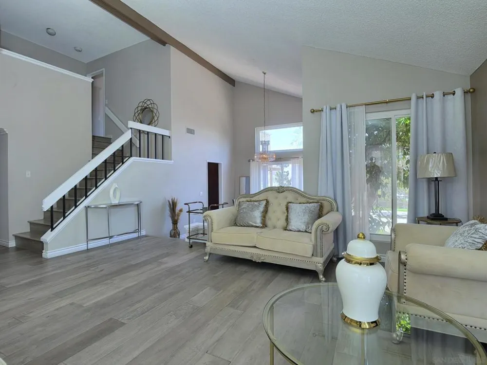 10295 Moorpark Spring Valley, CA 91978