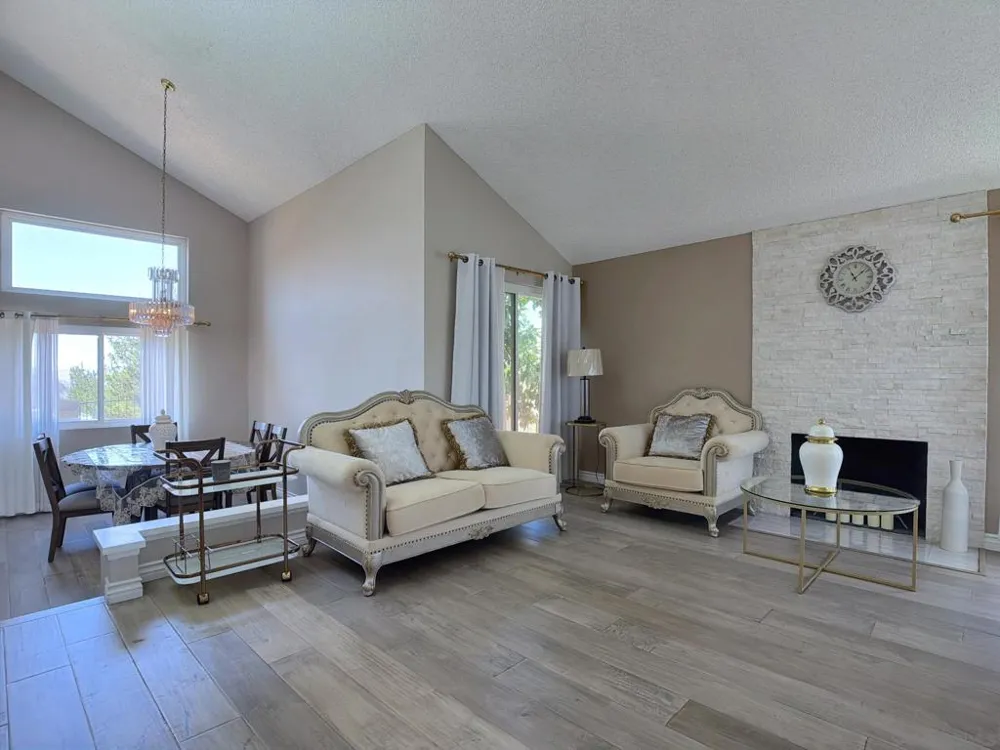 10295 Moorpark Spring Valley, CA 91978