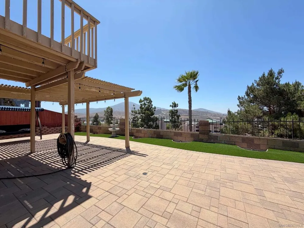 10295 Moorpark Spring Valley, CA 91978