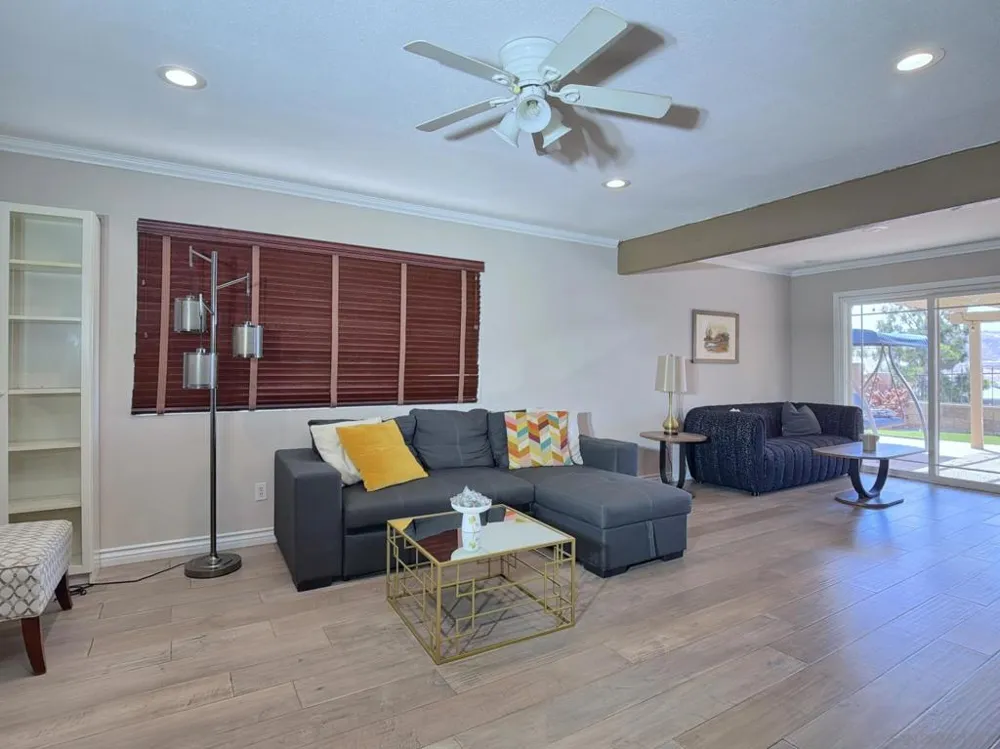 10295 Moorpark Spring Valley, CA 91978