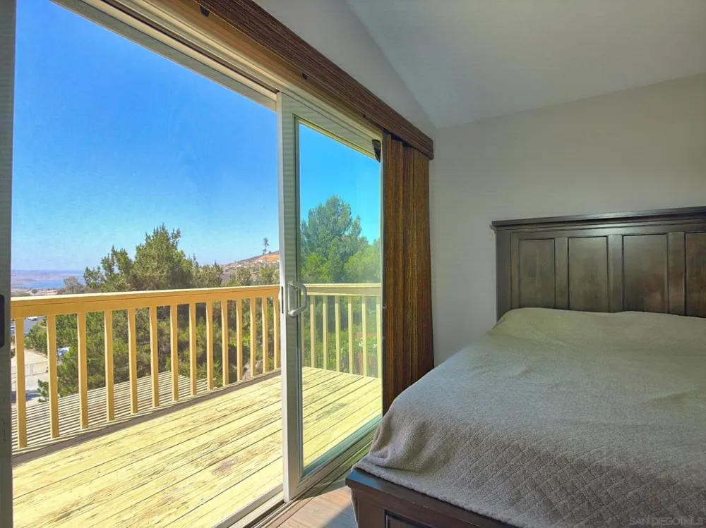10295 Moorpark Spring Valley, CA 91978