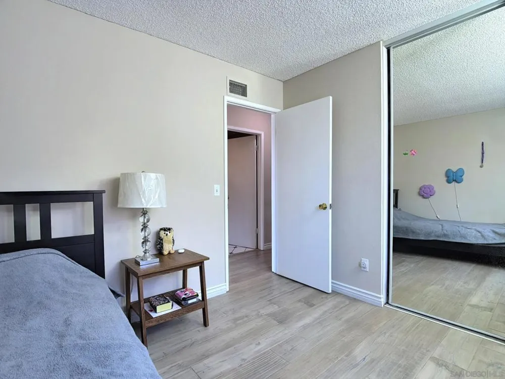 10295 Moorpark Spring Valley, CA 91978